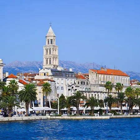 Lovely In The Perfect Location Апартаменты Сплит